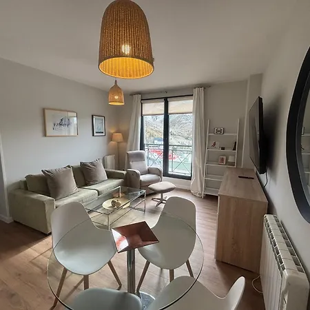 Snh Gorbea 2 Bedrooms 4 People 塞拉内华达